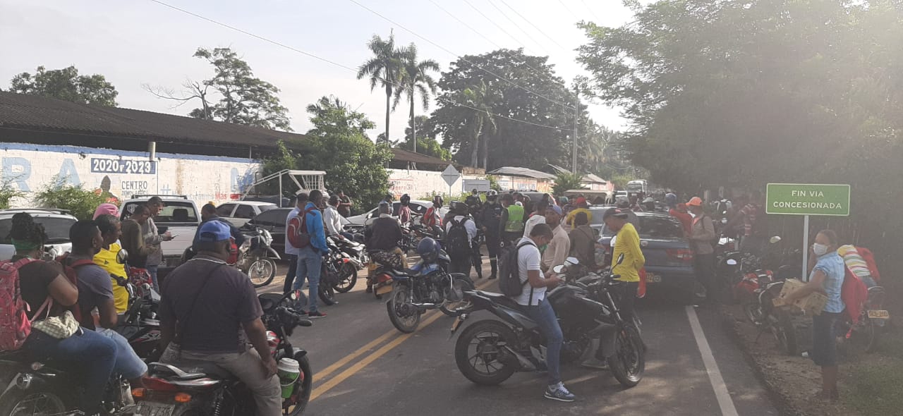 Bloqueo En La V A Aracataca El Ret N En El Magdalena Cvnoticias