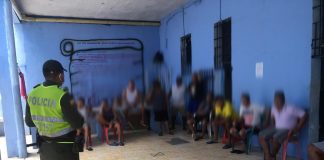 POLICÍA ENTREGA 100 LIBROS A RECLUSOS DE CÁRCEL LA AMARILLA DE LORICA EN CÓRDOBA
