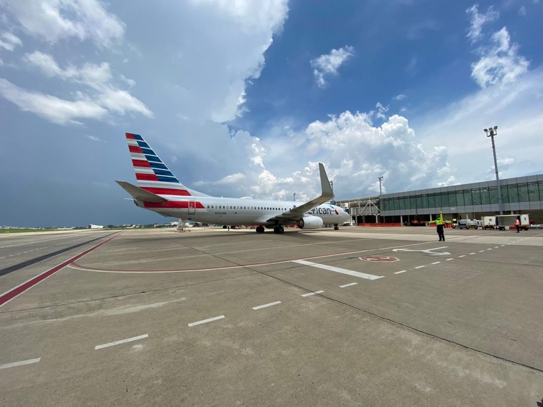 Con 143 pasajeros llegó primer vuelo internacional al aeropuerto de