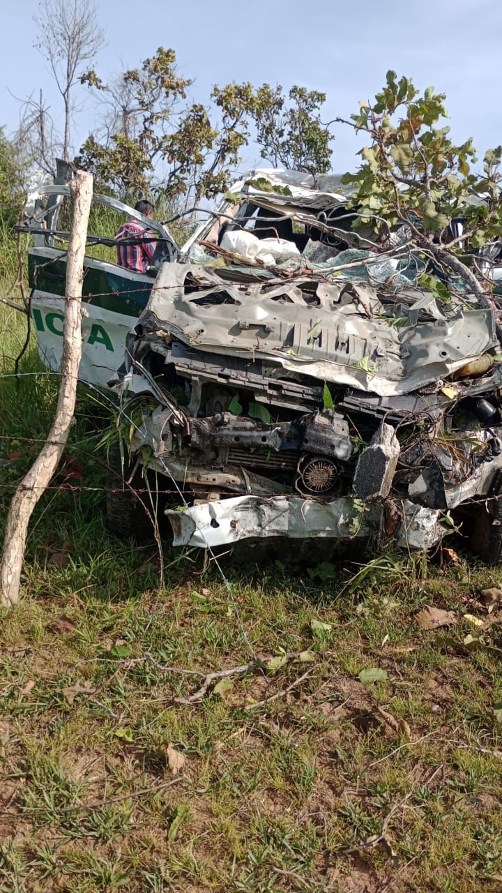 Camioneta de la policía luego del atentado