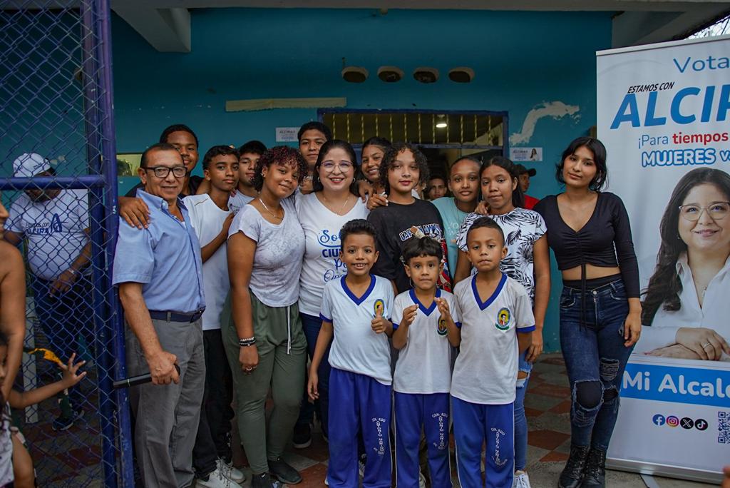Alcira: Alcira Sandoval busca que los estudiantes soledeños hablen dos lenguas
