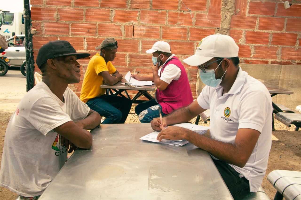 Habitantes en condición de calle recibiendo atención sicosocial