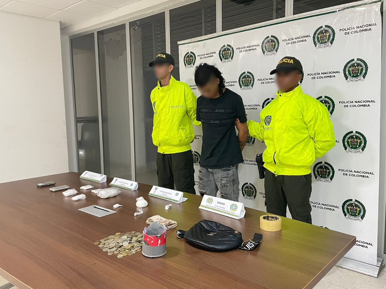 Material incautado por la policía en medio de los operativos