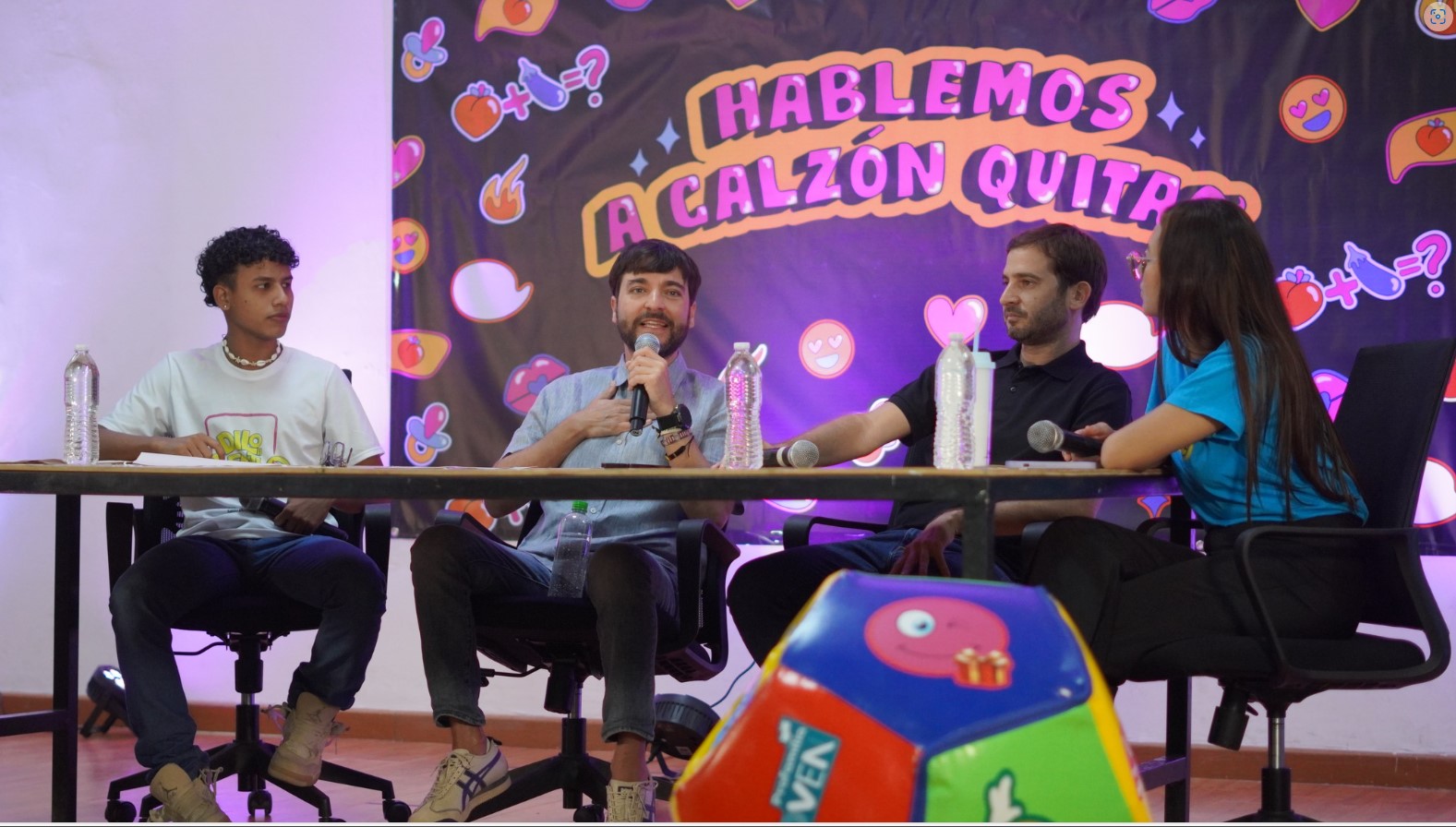 Alcalde Jaime Pumarejo en el lanzamiento del programa Hablando ‘A Calzón Quitao’