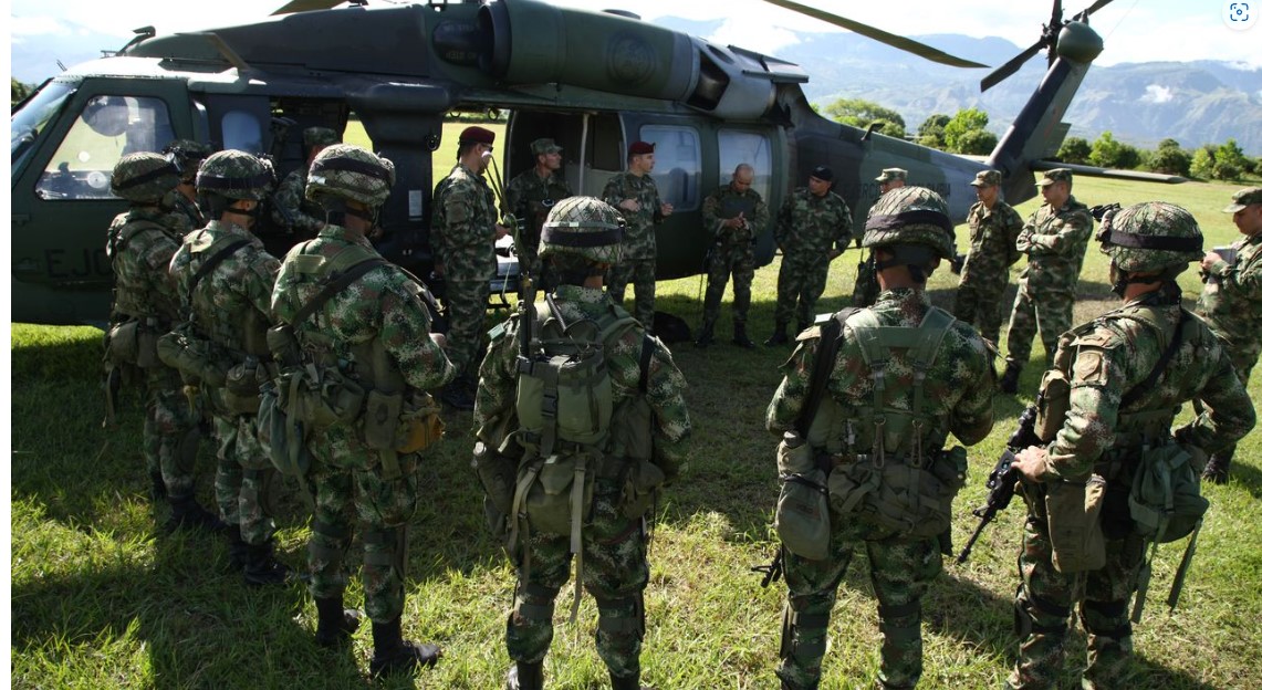 el decreto 1557 del 21 de septiembre de 2023, que aumenta del 30% al 50% la bonificación mensual para quienes prestan su servicio militar.