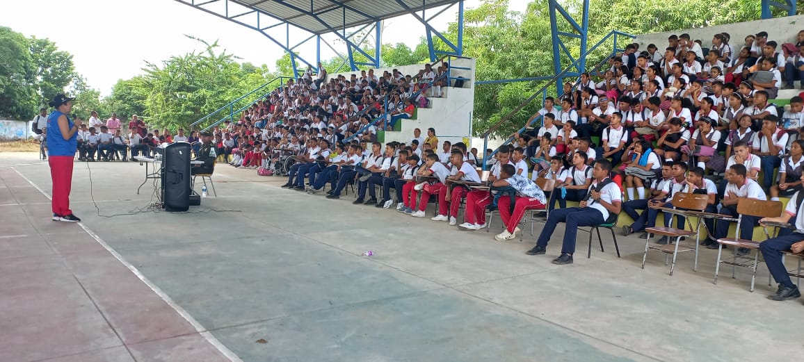La policía de Bolívar alertó a los jóvenes sobre el reclutamiento de menores