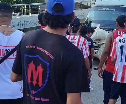 Capturado barrista de Junior por golpiza a hincha y ofrecen recompensa por los otros agresores