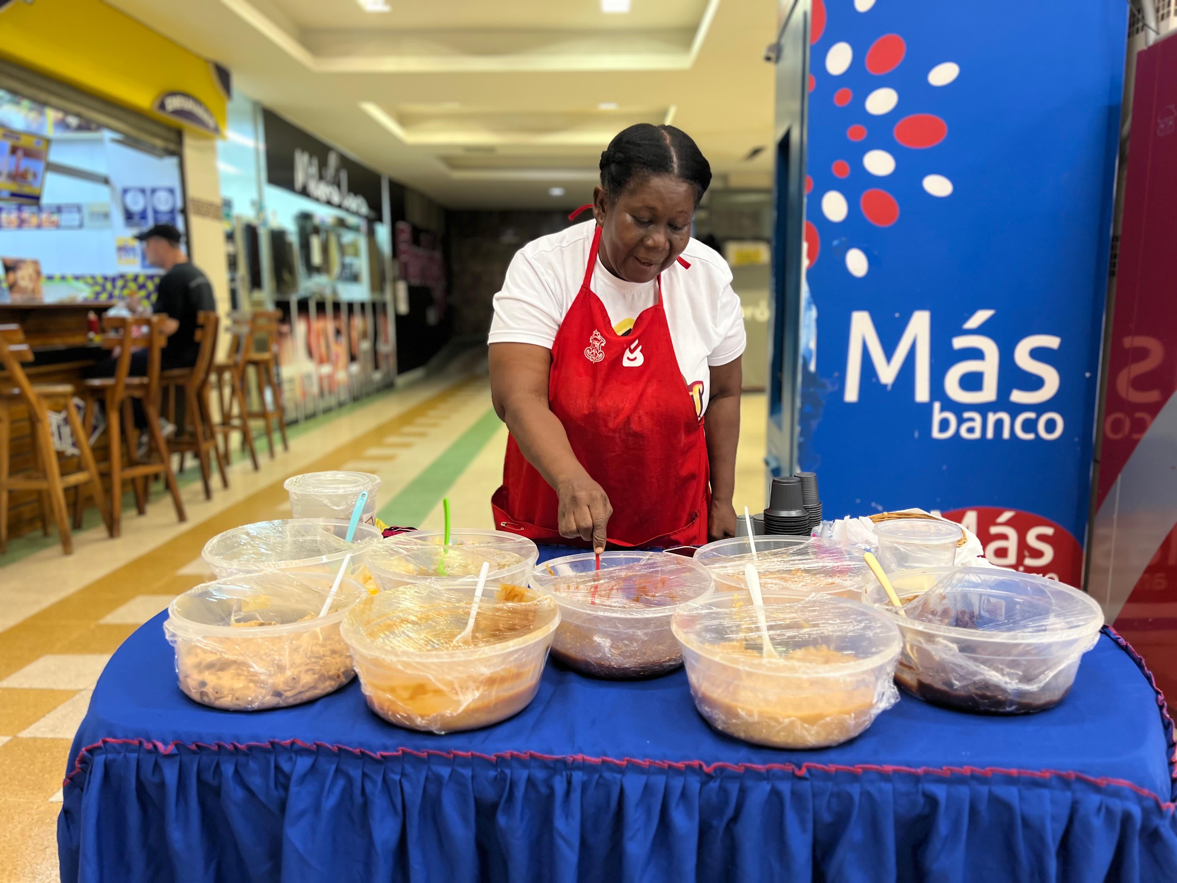 Barranquilla disfruta la Semana Santa con la Ruta del Dulce, impulsando a mujeres afropalenqueras