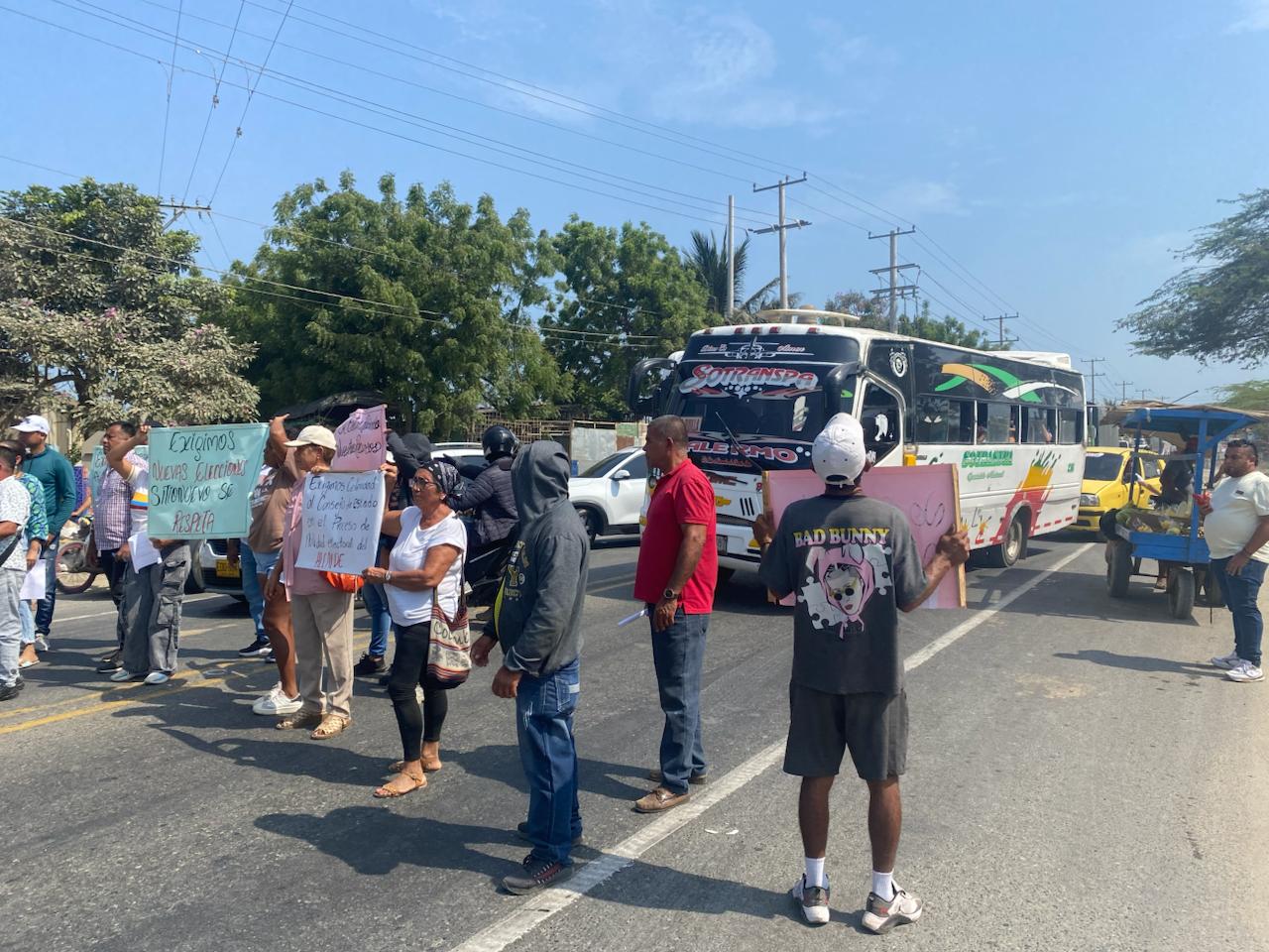 Protestas en la vía Ciénaga-Barranquilla: Comunidad de Sitionuevo exige solución a la crisis administrativa y laboral