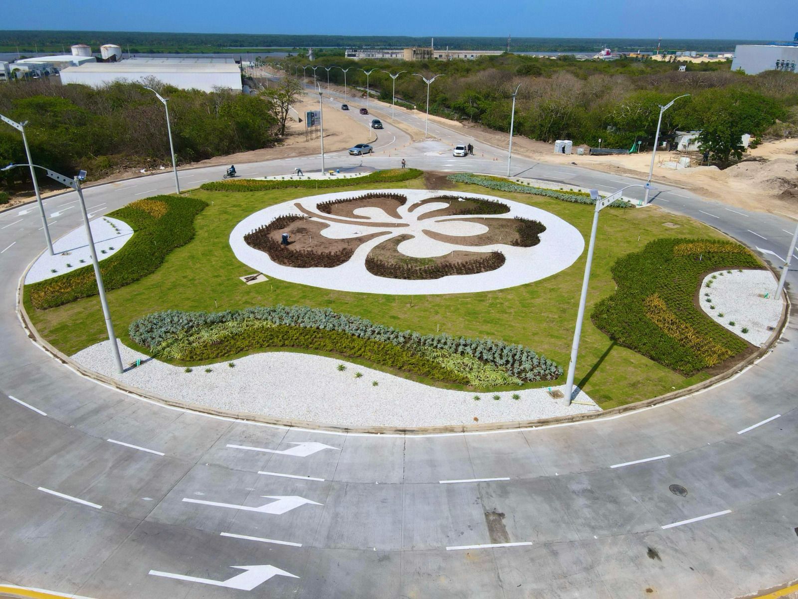 “La rotonda de la calle 98 florece como un jardín de Cayenas”: alcalde Char