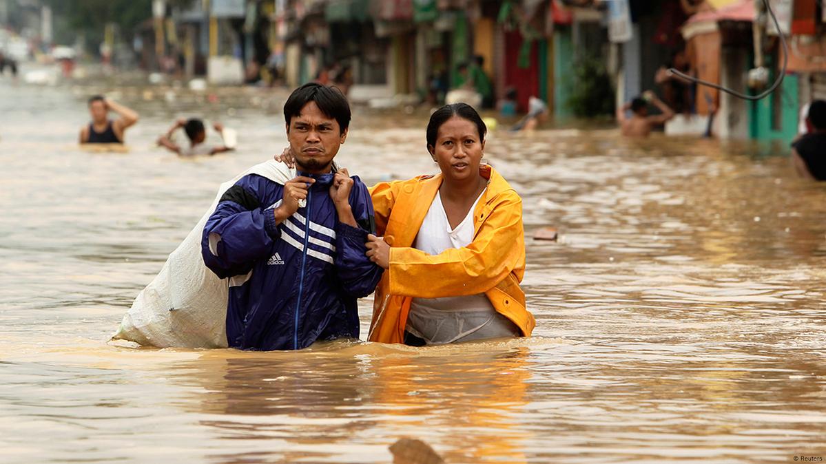 Fuertes inundaciones afectaron a la ciudad de Cebú por el paso del tifón Tino