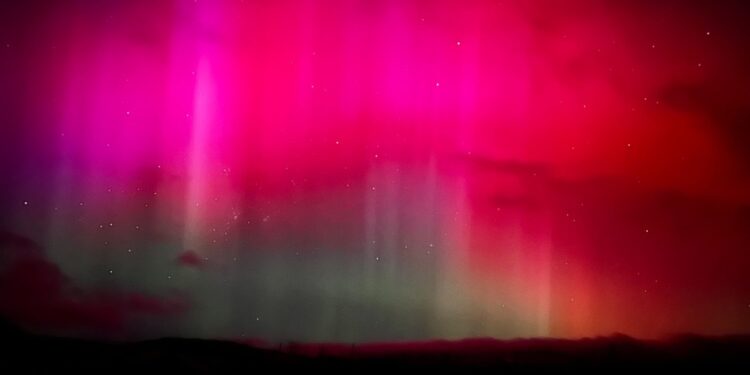 Asombrosas auroras rojas pintaron el cielo en Fairbanks, Alaska