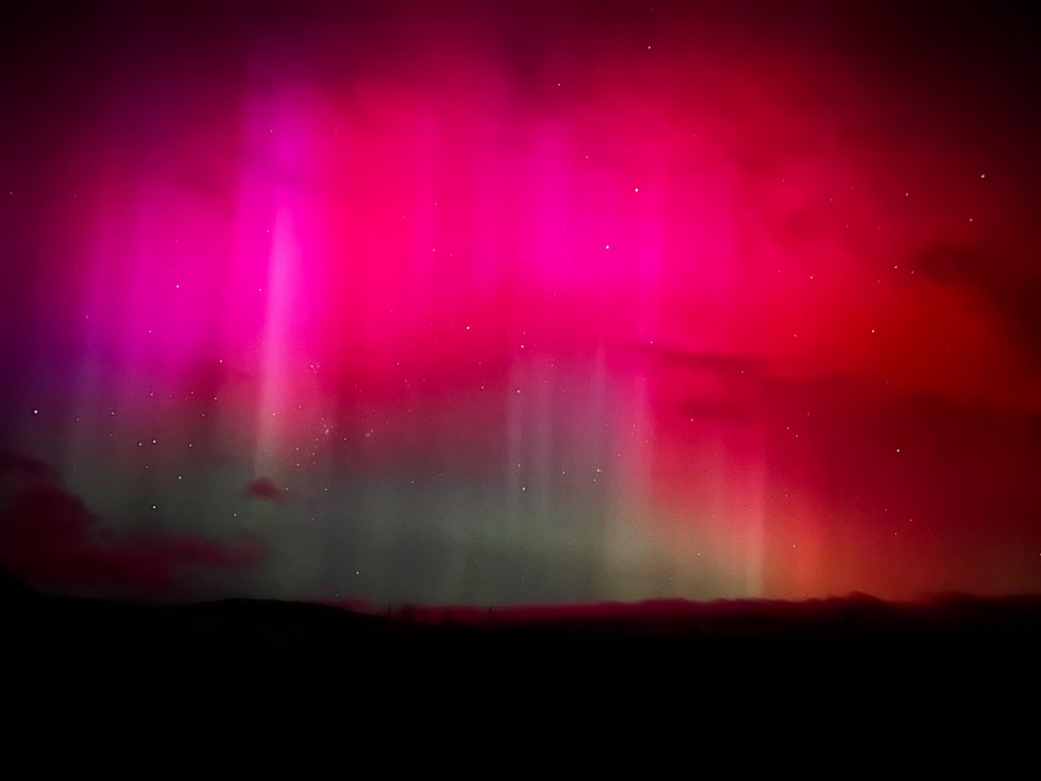 Asombrosas auroras rojas pintaron el cielo en Fairbanks, Alaska