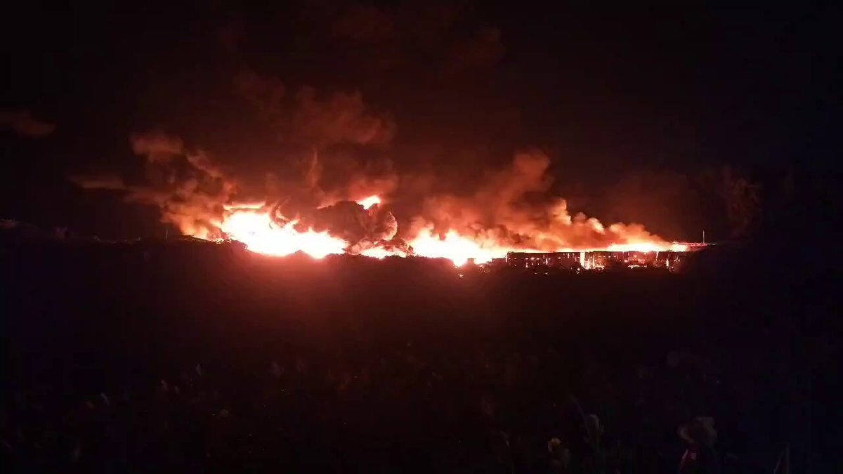 Incendio de gran magnitud afecta planta de residuos plásticos en Bando, Japón