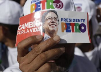 CNE sancionó campaña presidencial de Petro por violación de topes electorales