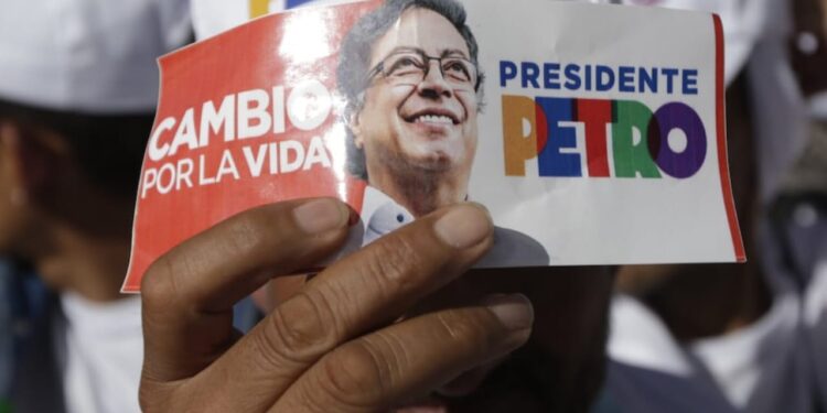 CNE sancionó campaña presidencial de Petro por violación de topes electorales