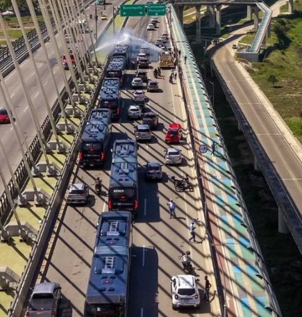 Barranquilla recibió 20 nuevos buses sostenibles para el sistema Transmetro