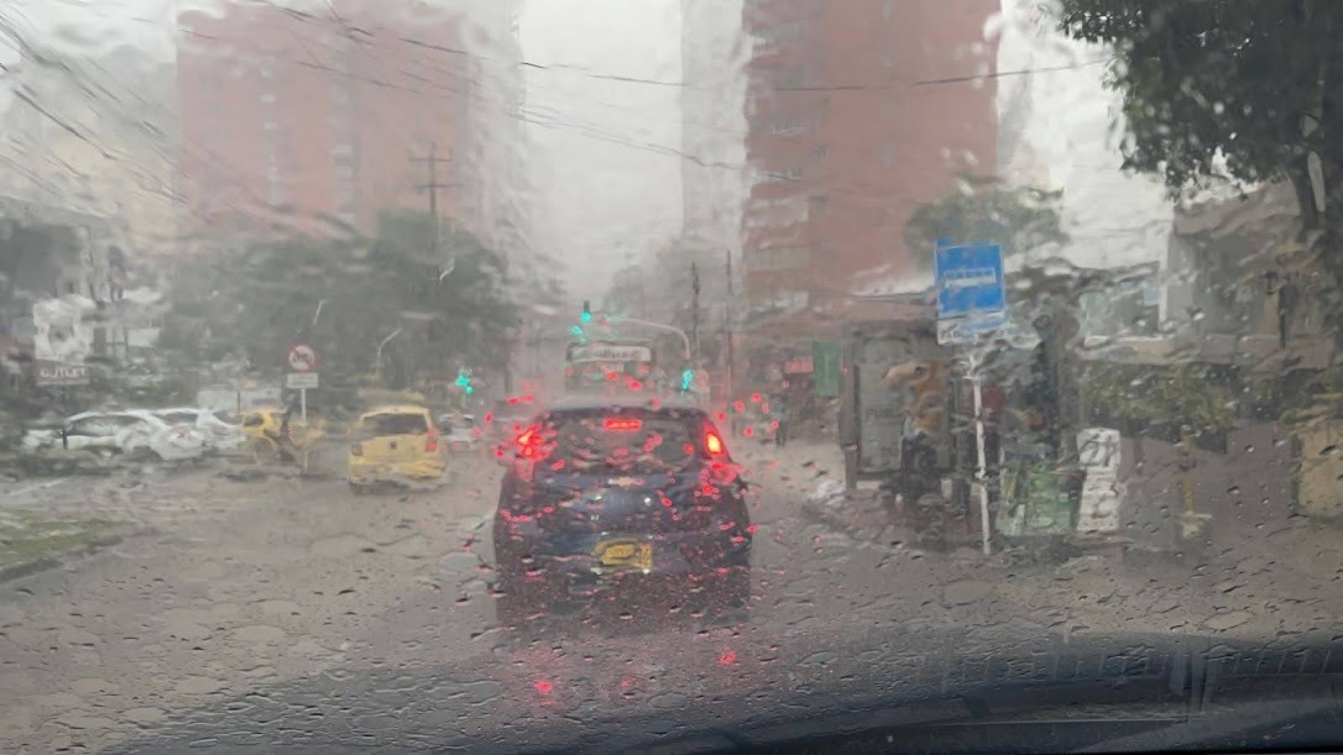 Nubosidad y lluvias sobre Barranquilla por paso de onda tropical