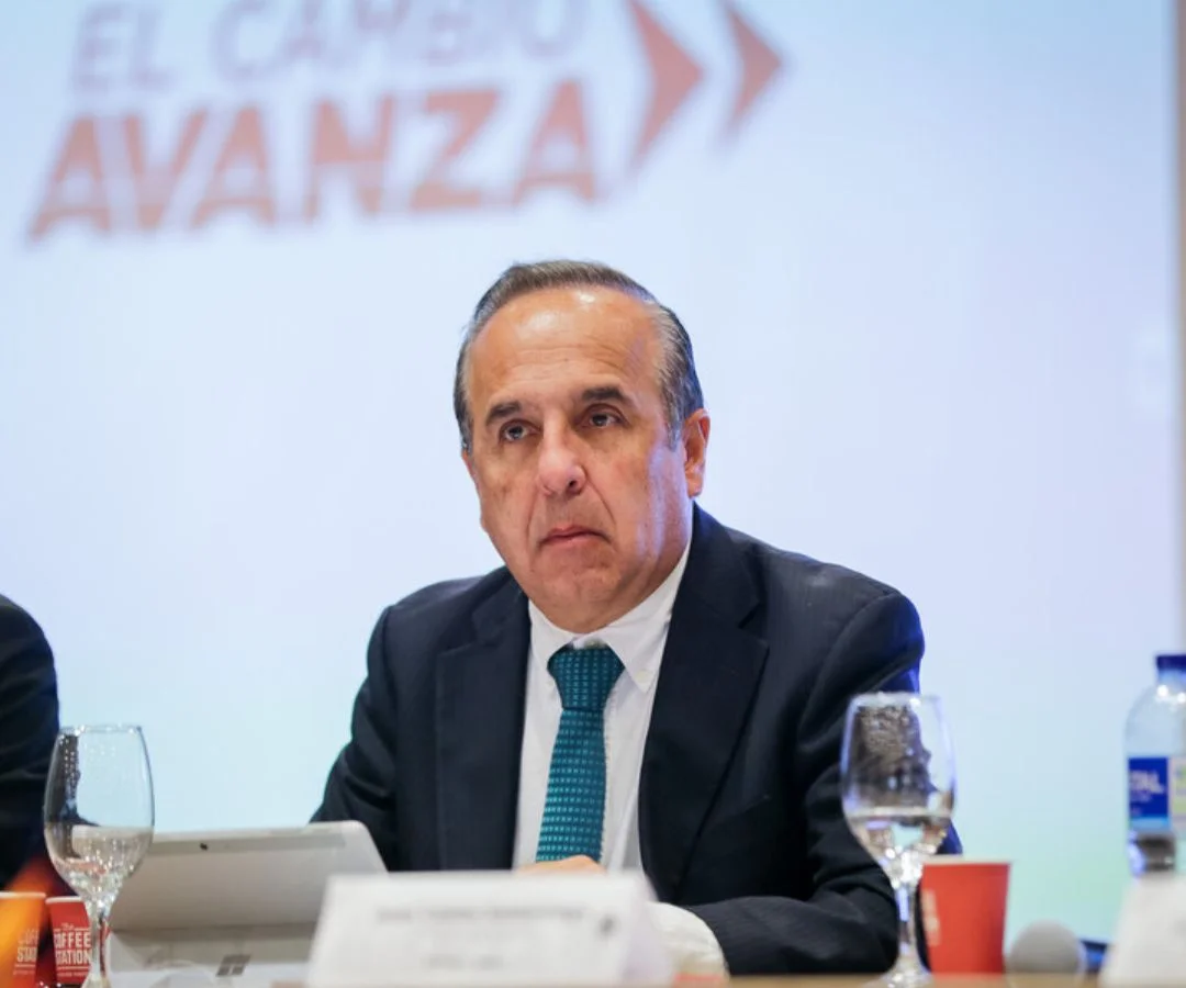 Guillermo Reyes, embajador de Colombia en Suecia, responde a señalamientos sobre Verónica Alcocer.