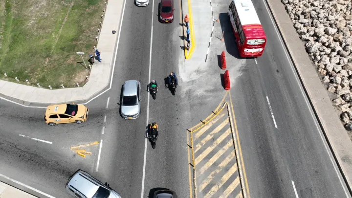 Nuevo carril Centro Histórico Bocagrande mejora la movilidad entre el Centro Histórico y Bocagrande en Cartagena.