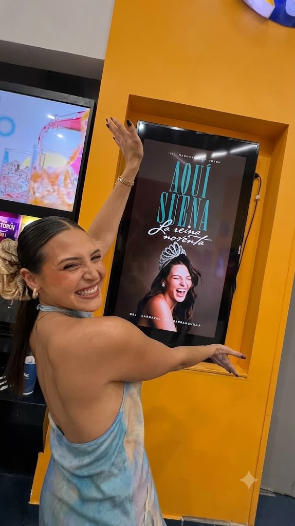 Michelle Char durante una escena del documental "Aquí suena" sobre su reinado en el Carnaval de Barranquilla.