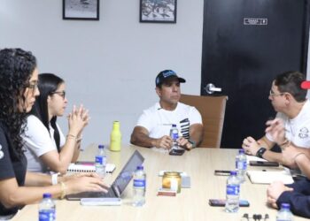 Alejandro Char durante el PMU de Barranquilla para coordinar ayuda por el terremoto.
