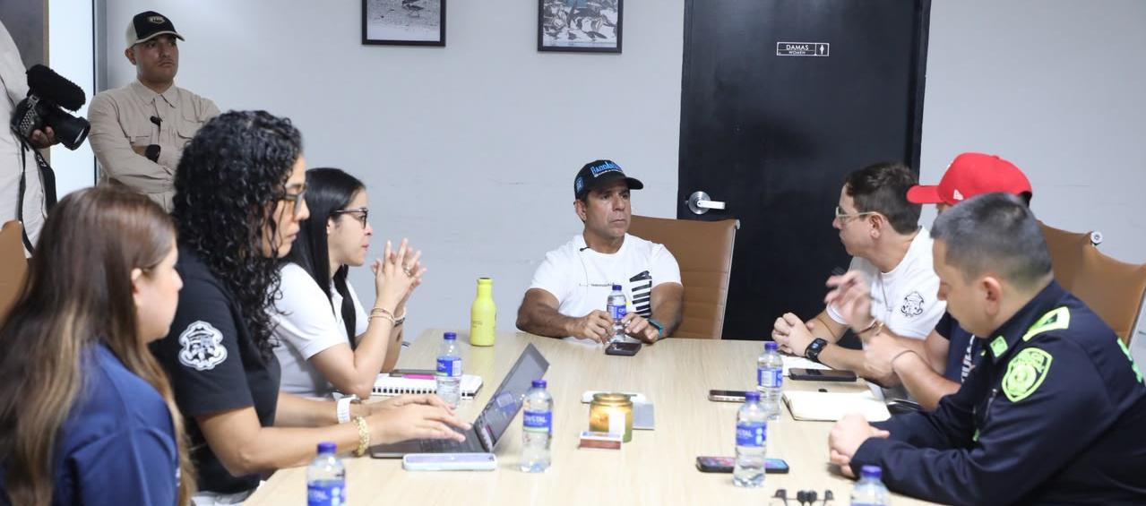 Alejandro Char durante el PMU de Barranquilla para coordinar ayuda por el terremoto.