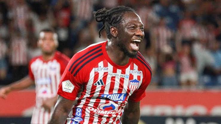 Yimmi Chará durante el entrenamiento de Junior tras el triunfo ante Fortaleza.
