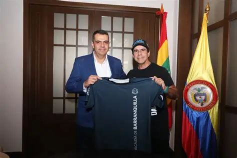 Nicolás Martín durante su posesión como jefe de Seguridad de Barranquilla junto al alcalde Alejandro Char.