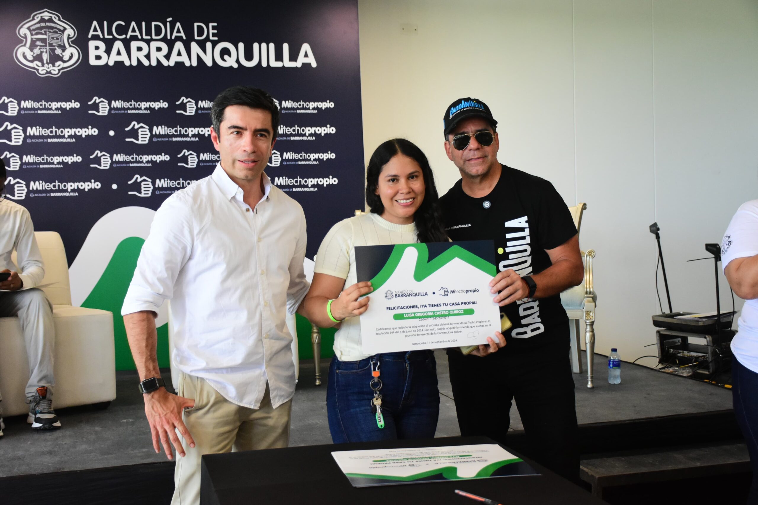 Alejandro Char durante la entrega de nuevos subsidios del programa Mi Techo Propio en Barranquilla.